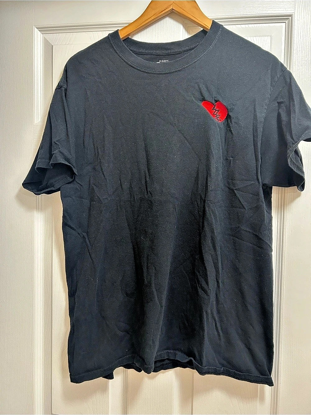 Eighty Eight Brand Heart Graphic Short Sleeve Tee in Black